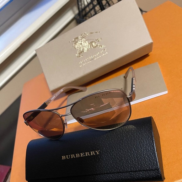 Brand new Burberry Sunglasses main image 4